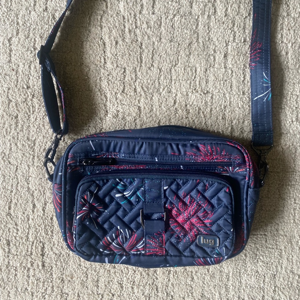 Lug Carousel EUC in Fireworks Navy